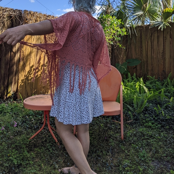 Coral/Salmon Knitted Lace Short Poncho XS/S | Black Poppy - Picture 6 of 8